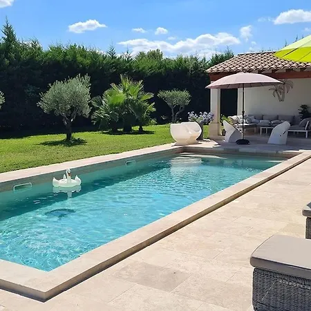 Mazet Independant Pour 2 Personnes A St Remy Holiday home Saint-Remy-de-Provence