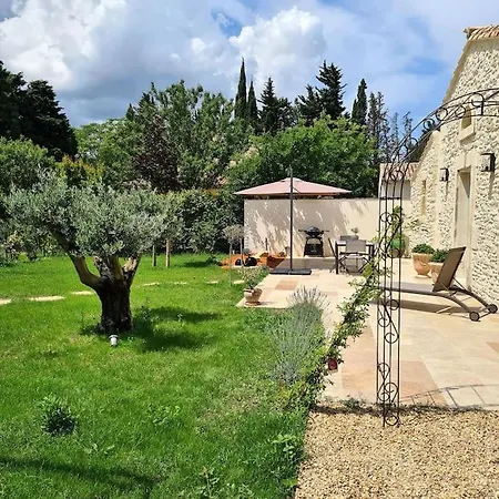 Mazet Independant Pour 2 Personnes A St Remy Holiday home Saint-Remy-de-Provence